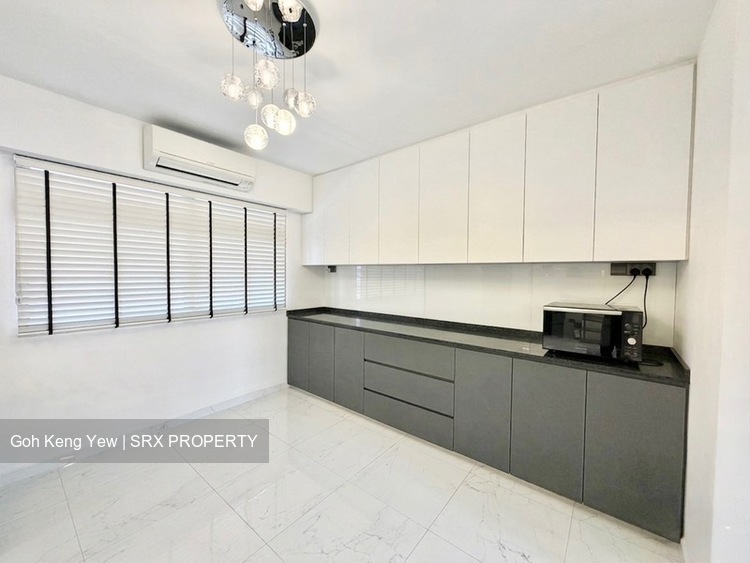 Blk 221 Kovan Green (Hougang), HDB Executive #552453351